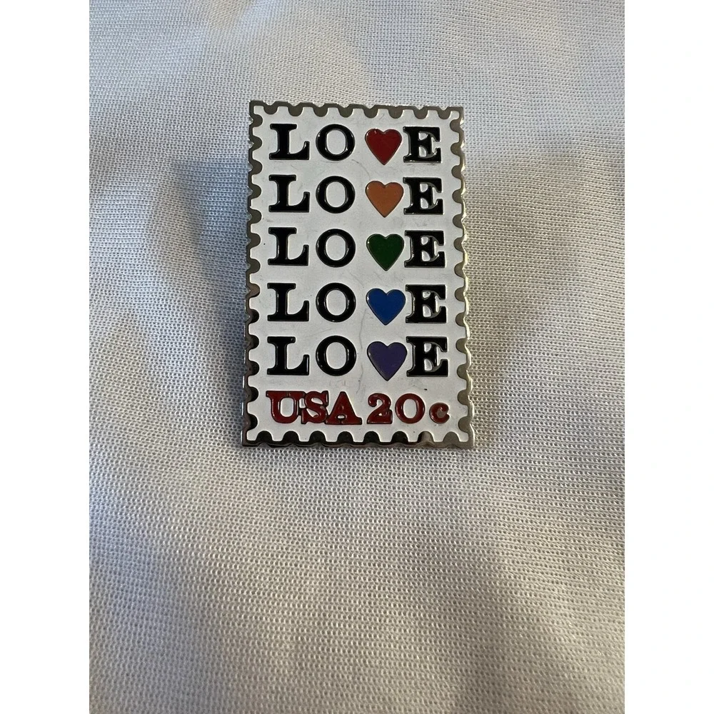 Vintage 20 Cent‎ 1984 LOVE Stamp Lapel Pin Silver Tone The March Co 1x1.5